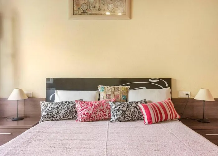 Rum i privatbostad Old Cellar Surrounded By A 12th Century Parking Free *