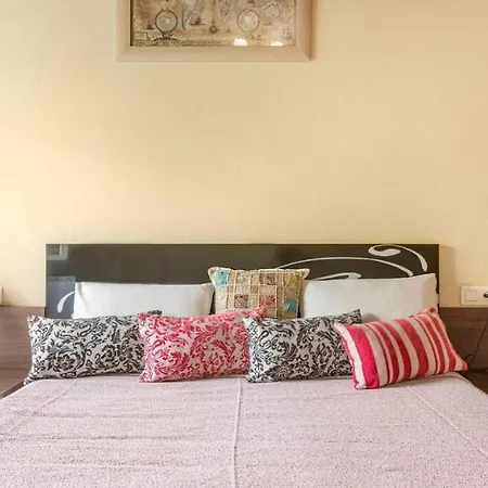 Homestay Old Cellar Surrounded By A 12th Century Parking Free *