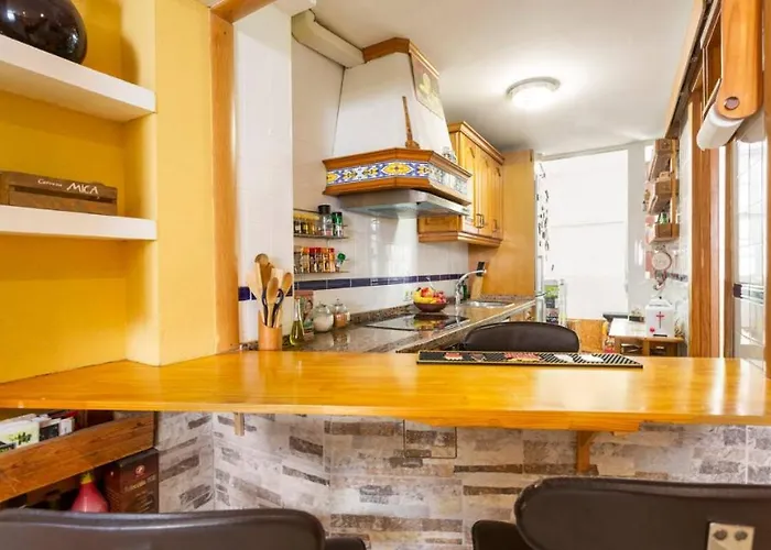 Old Cellar Surrounded By A 12th Century Parking Free Homestay